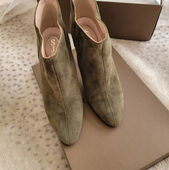 SJP by Sarah Jessica Parker Serge ankle bootie in olive green suede, 6.5 - Picture 9 of 13